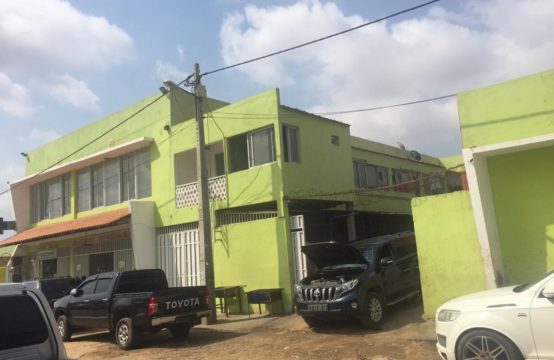 Vivenda T-3 com área comercial