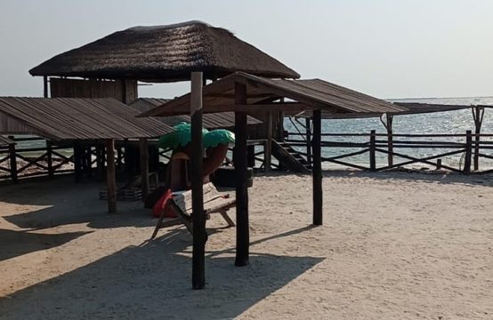 Restaurante e Salão de eventos a beira mar com  espaço para Resort